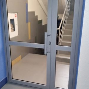 Левая противопожарная дверь / серия FRM7440